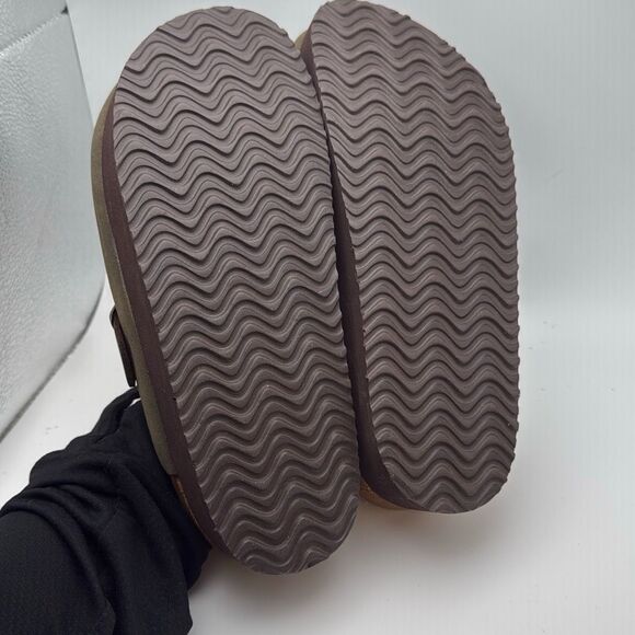 CUSHIONAIRE Women's Cork Footbed Platform Clog SIZE 6 OLIVE - Picture 7 of 7